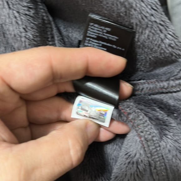 The North Face Men’s Lightweight jacket size (L)arge, TNF Red/Mid-Grey. - Picture 4 of 5